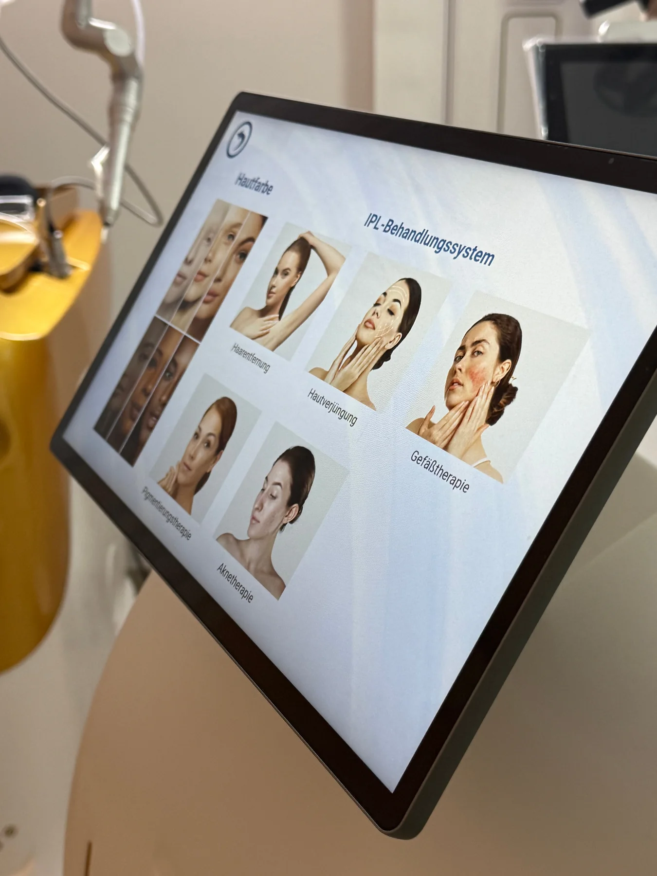 Alix Secret Twin – Bedienbildschirm mit Smart-KI-Hautscanner