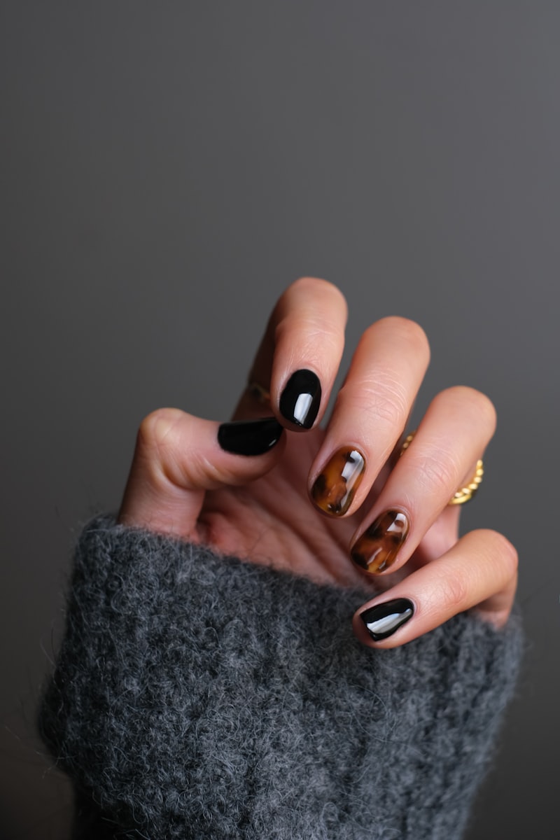 Shellac Maniküre Neubrandenburg – Glänzende Nägel bis zu 2 Wochen